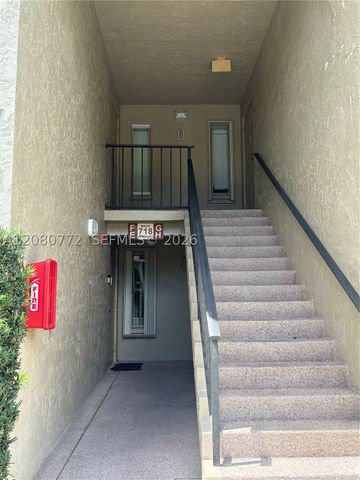 718 Sunny Pine Way F2, Green Acres, FL 33415