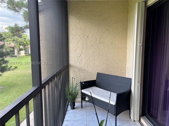 718 Sunny Pine Way F2, Green Acres, FL 33415