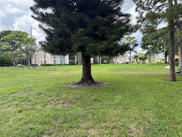 718 Sunny Pine Way F2, Green Acres, FL 33415