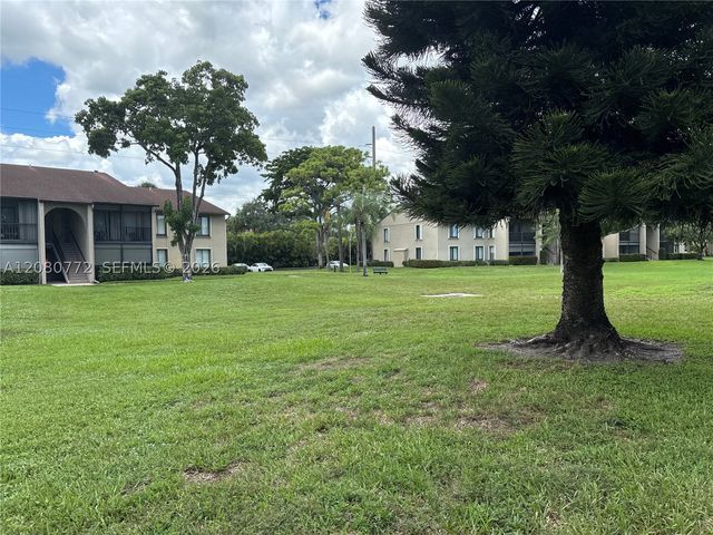 718 Sunny Pine Way F2, Green Acres, FL 33415