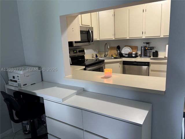 718 Sunny Pine Way F2, Green Acres, FL 33415