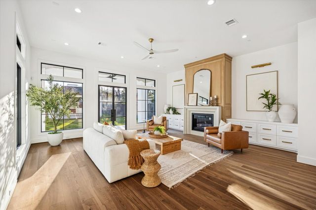 810 W 41st Street, Houston, TX 77018