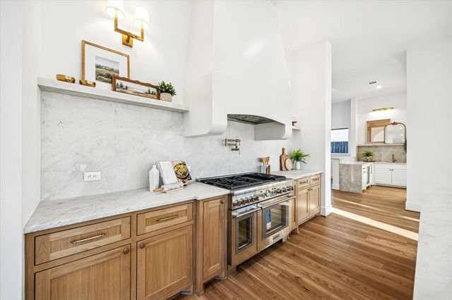 810 W 41st Street, Houston, TX 77018