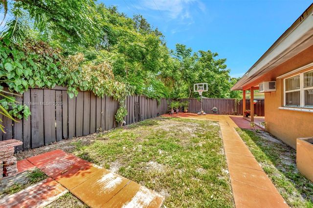 2201 N 57th Ter, Hollywood, FL 33021