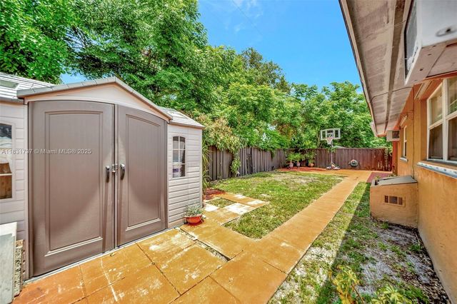 2201 N 57th Ter, Hollywood, FL 33021