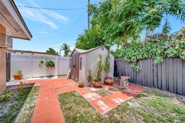 2201 N 57th Ter, Hollywood, FL 33021