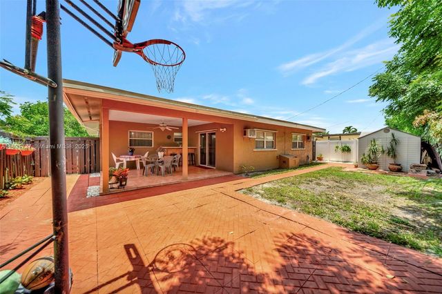 2201 N 57th Ter, Hollywood, FL 33021