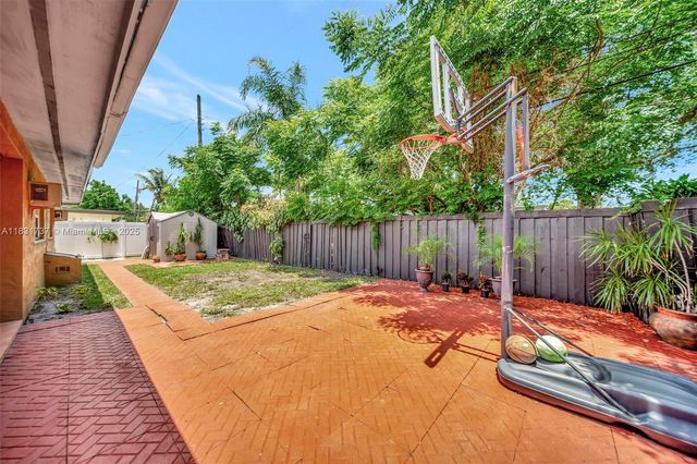 2201 N 57th Ter, Hollywood, FL 33021