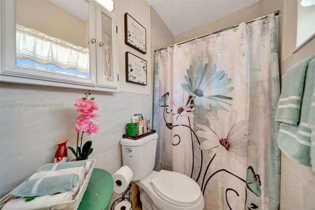 2201 N 57th Ter, Hollywood, FL 33021