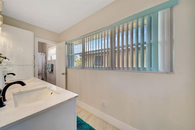 2201 N 57th Ter, Hollywood, FL 33021