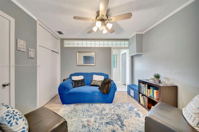 2201 N 57th Ter, Hollywood, FL 33021