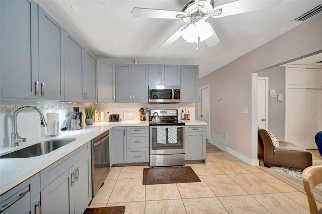 2201 N 57th Ter, Hollywood, FL 33021