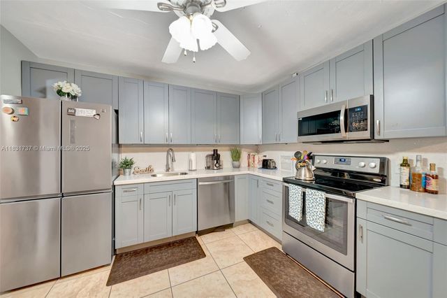 2201 N 57th Ter, Hollywood, FL 33021