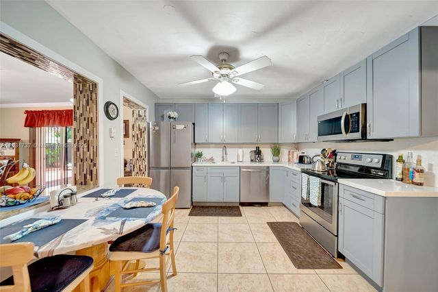2201 N 57th Ter, Hollywood, FL 33021
