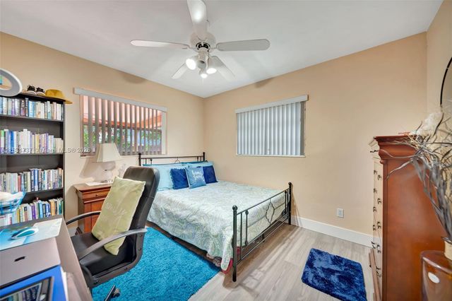 2201 N 57th Ter, Hollywood, FL 33021