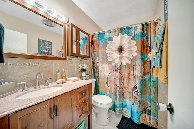 2201 N 57th Ter, Hollywood, FL 33021