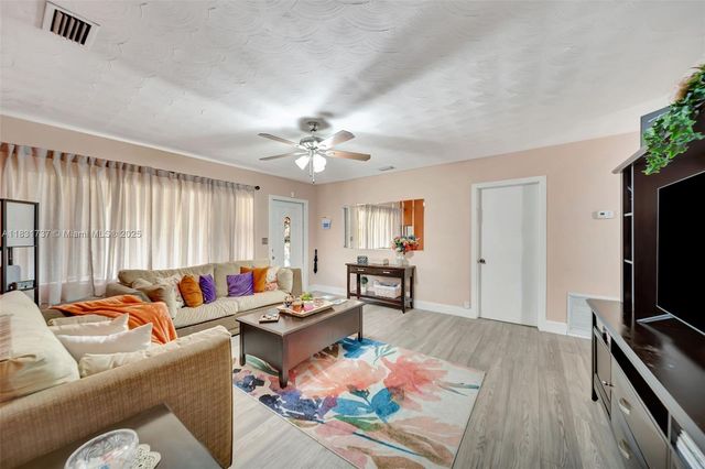 2201 N 57th Ter, Hollywood, FL 33021