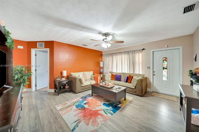 2201 N 57th Ter, Hollywood, FL 33021
