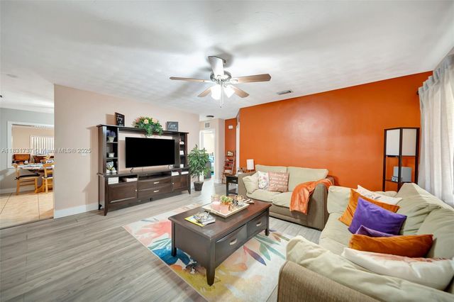 2201 N 57th Ter, Hollywood, FL 33021