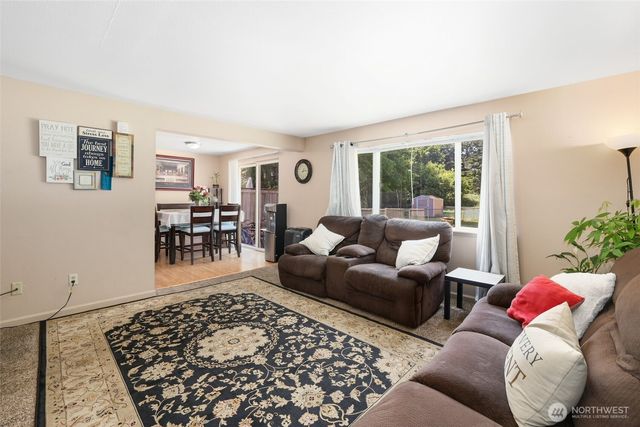 643 School Street SE, Lacey, WA 98503