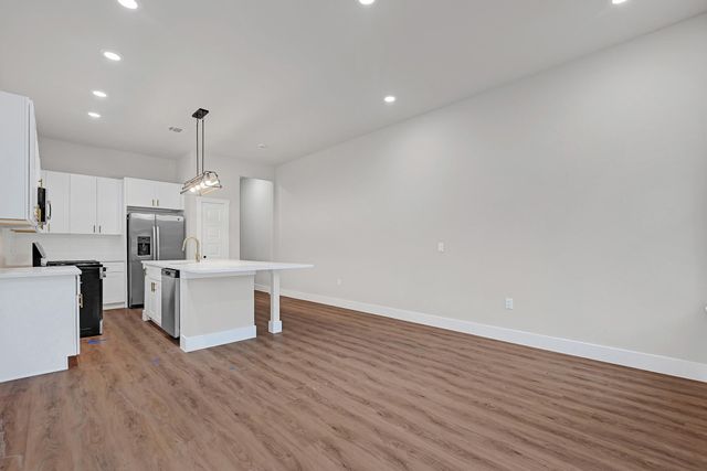 112 S San Jacinto Street, Conroe, TX 77301