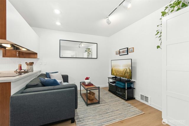 447 7th Avenue, Kirkland, WA 98033