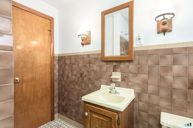 6 Saunders Lane, Prospect, CT 06712