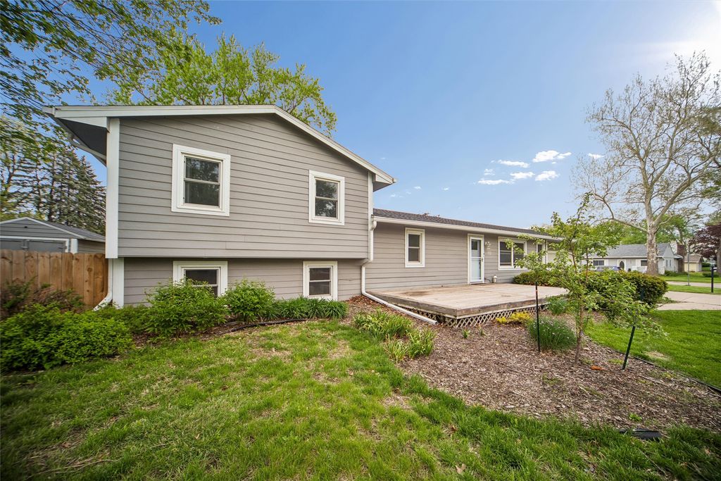 102 4th Street SE, Bondurant, IA 50035