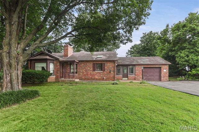 8 Linden Drive, Belleville, IL 62221
