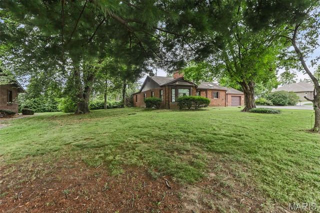 8 Linden Drive, Belleville, IL 62221