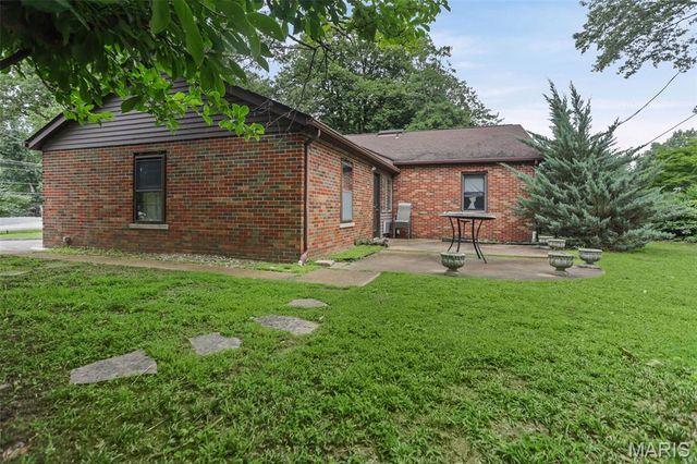 8 Linden Drive, Belleville, IL 62221