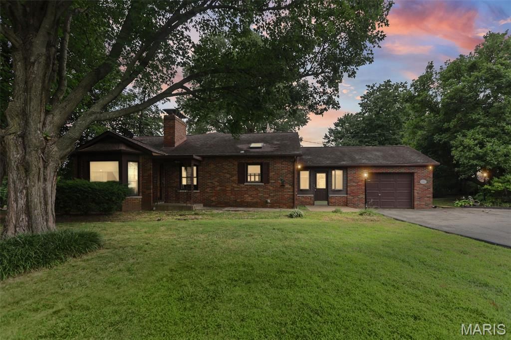 8 Linden Drive, Belleville, IL 62221