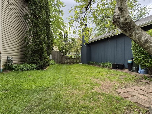 1332 E Bailey Road, Naperville, IL 60565