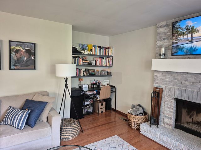 1332 E Bailey Road, Naperville, IL 60565