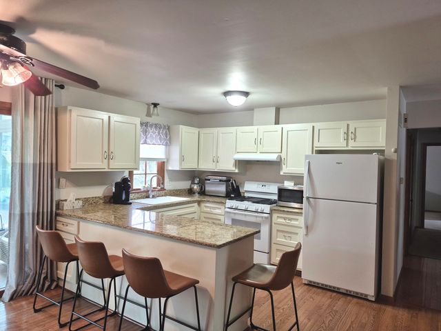 1332 E Bailey Road, Naperville, IL 60565