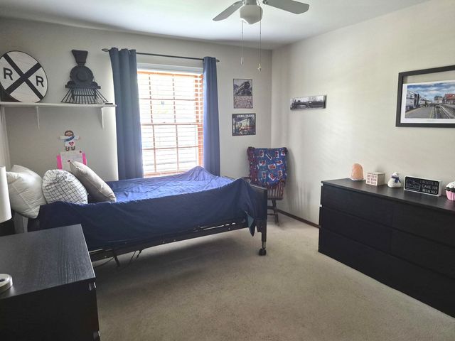 1332 E Bailey Road, Naperville, IL 60565