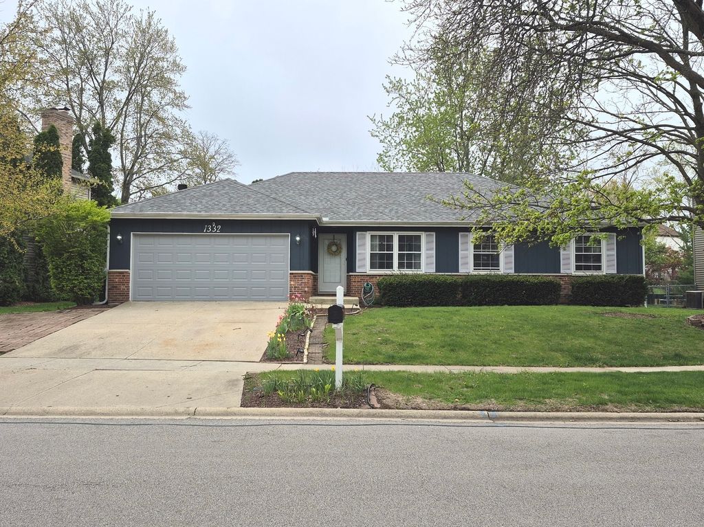 1332 E Bailey Road, Naperville, IL 60565