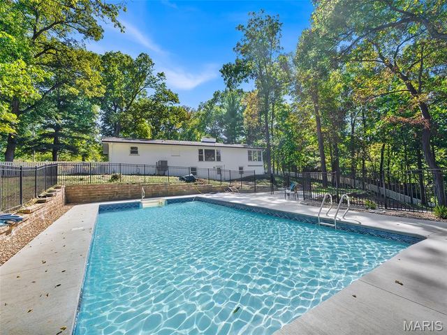 18 Oak Forest Drive, St Charles, MO 63303