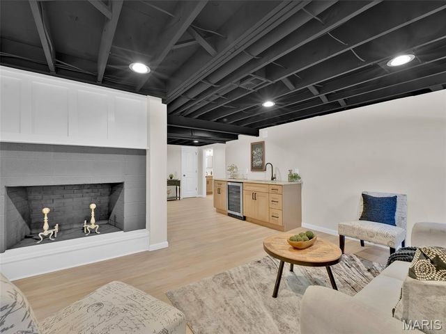 18 Oak Forest Drive, St Charles, MO 63303