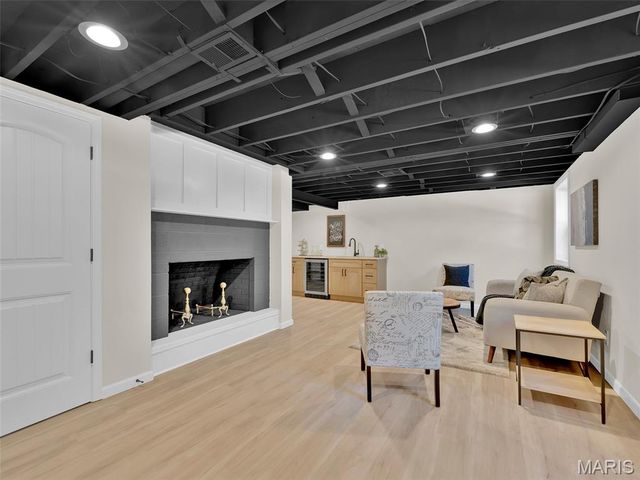 18 Oak Forest Drive, St Charles, MO 63303