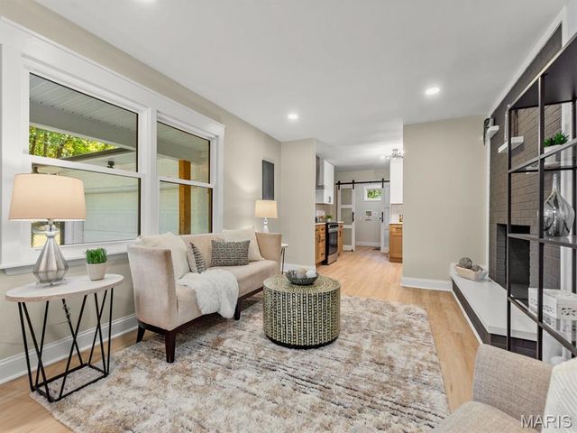 18 Oak Forest Drive, St Charles, MO 63303