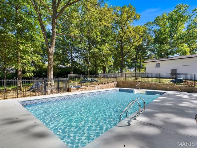 18 Oak Forest Drive, St Charles, MO 63303