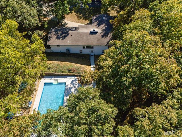 18 Oak Forest Drive, St Charles, MO 63303