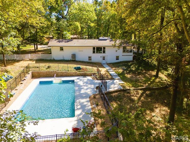 18 Oak Forest Drive, St Charles, MO 63303