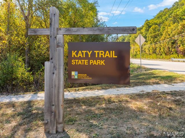 18 Oak Forest Drive, St Charles, MO 63303