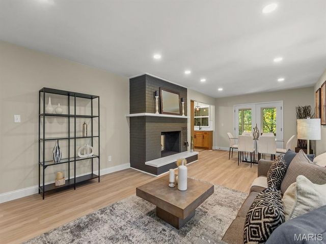 18 Oak Forest Drive, St Charles, MO 63303