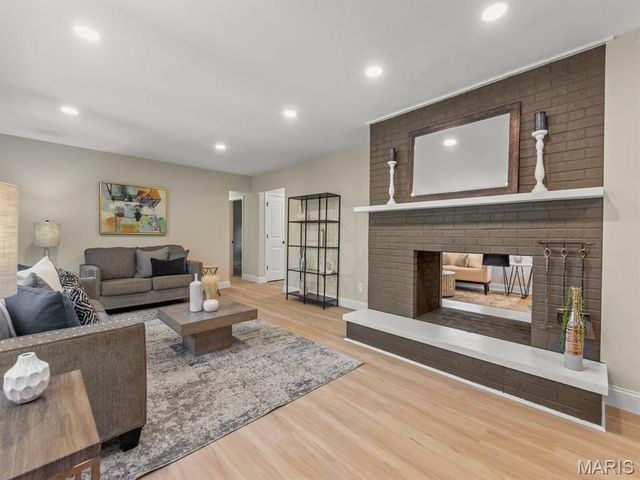 18 Oak Forest Drive, St Charles, MO 63303