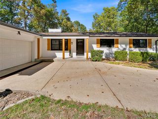 18 Oak Forest Drive, St Charles, MO 63303