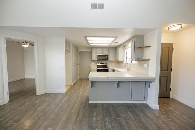 2325 Manor Oak Dr, Modesto, CA 95355
