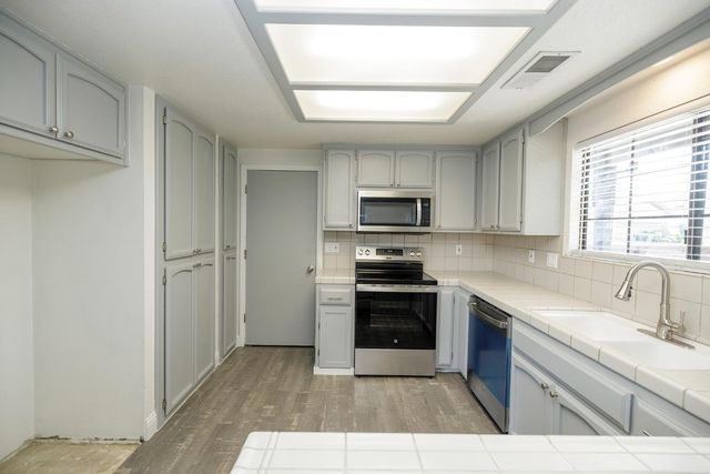 2325 Manor Oak Dr, Modesto, CA 95355